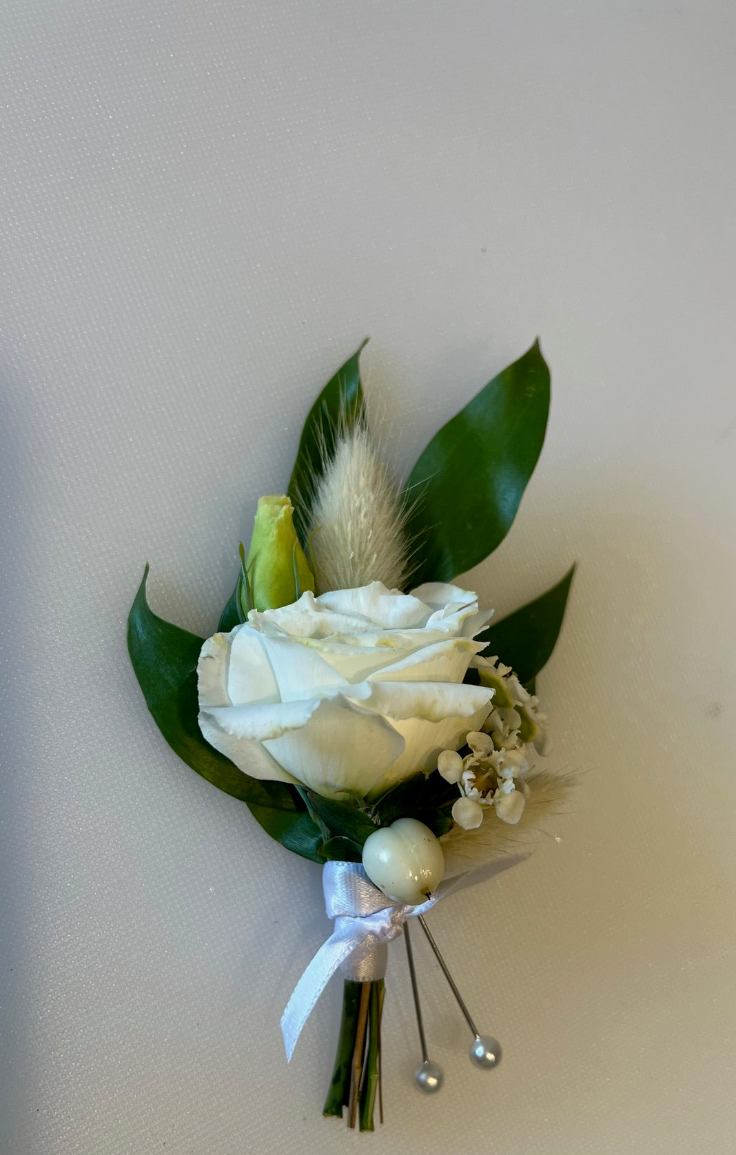 Boutonniere: Pin-on