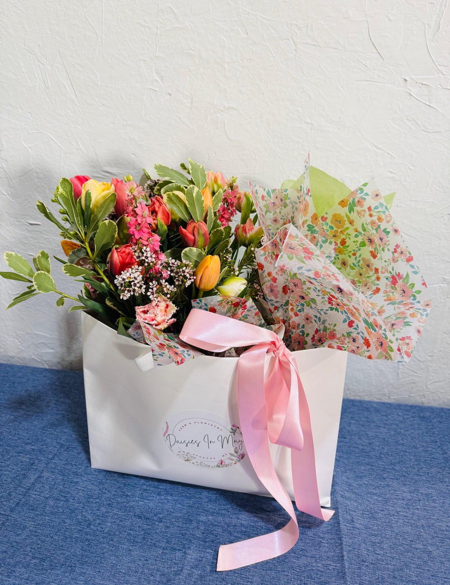 Vibrant Focal Arrangement Subscription
